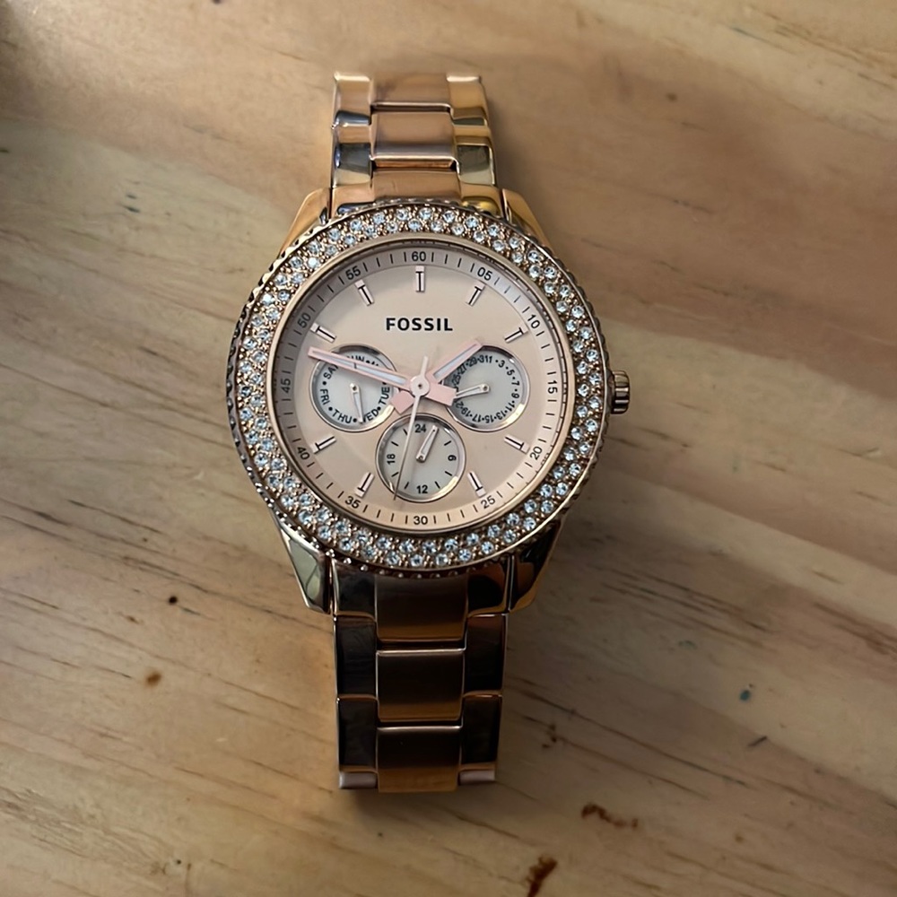 Rose gold fossil watch